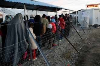 Διευκρινίσεις για την απαγόρευση των ΜΜΕ στα κέντρα προσφύγων