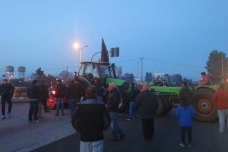 Οι αγρότες κλείνουν το εθνικό δίκτυο Πελοποννήσου από το απόγευμα