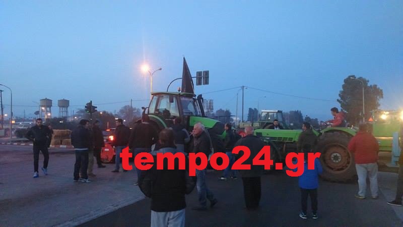 Άνοιξε η Πατρών - Πύργου μετά τον πεντάωρο αποκλεισμό από το μπλόκο των αγροτών στην Κάτω Αχαΐα
