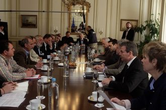Ολοκληρώθηκε η συνάντηση Τσίπρα - αγροτών - Βαγγέλλης Μπούτας: "Η απόφαση θα ληφθεί στα μπλόκα" - Φεύγουν τα τρακτέρ; ΔΕΙΤΕ ΤΑ ΒΙΝΤΕΟ