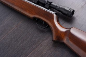 Αγρίνιο: Πυροβόλησε κατά λάθος γυναίκα