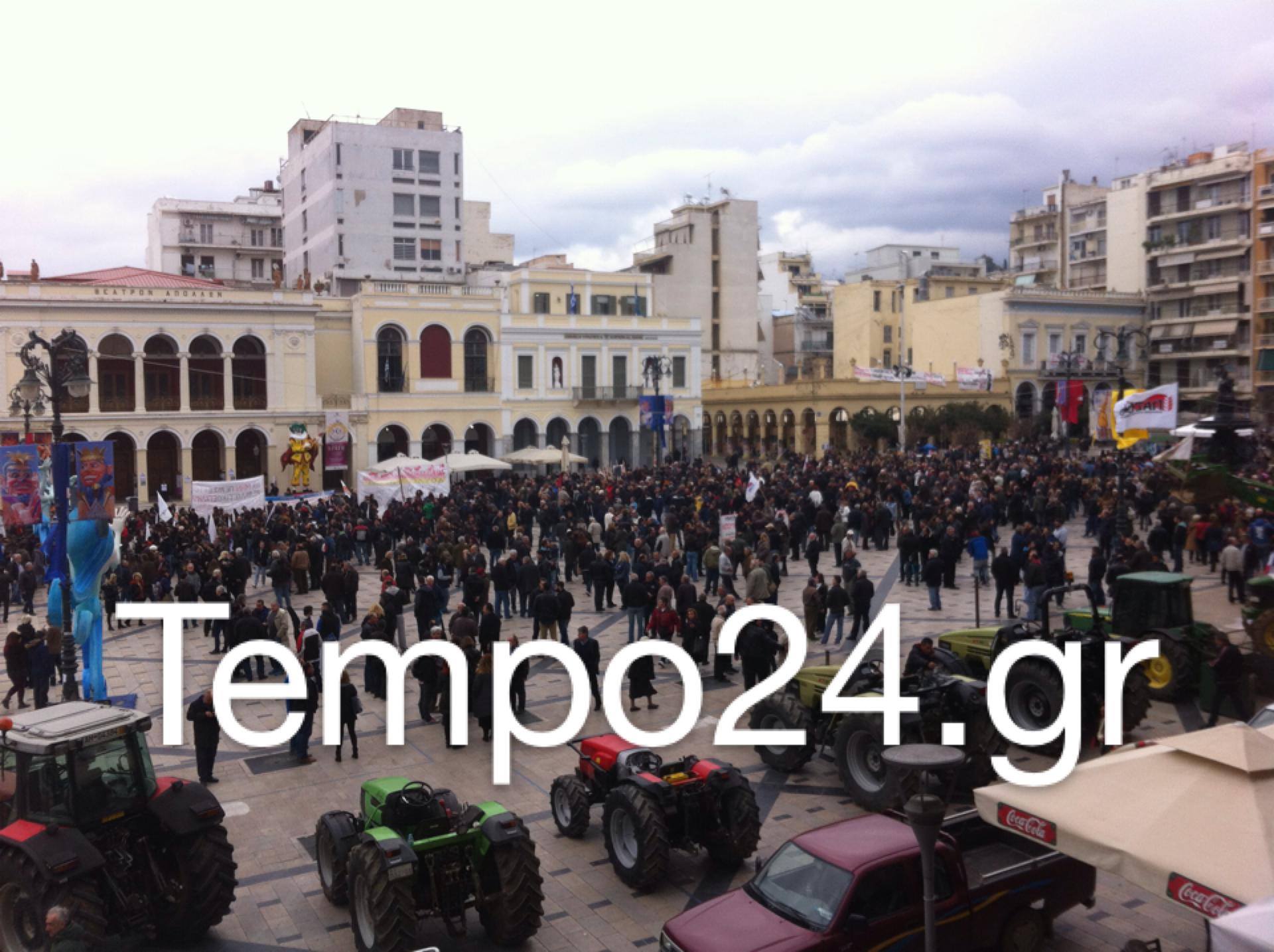 Πάτρα: Δυναμικό παρόν από το ΠΑΜΕ στην πλατεία Γεωργίου - ΔΕΙΤΕ ΦΩΤΟΓΡΑΦΙΕΣ ΚΑΙ ΒΙΝΤΕΟ