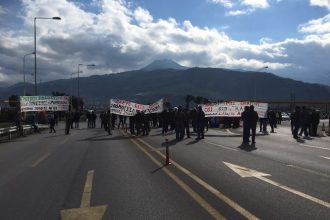 Κλειστή για τέσσερις ώρες απόψε η ΝΕΟ Πατρών - Κορίνθου από τους αγρότες της Αιγιάλειας