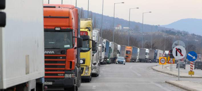 Προμαχώνας: Βούλγαροι οδηγοί έβαλαν μπροστά τις νταλίκες και έσπασαν τα μπλόκα