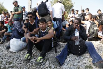 Ειδομένη: Στήνουν φράχτη αριστερά και δεξιά της σιδηροδρομικής γραμμής