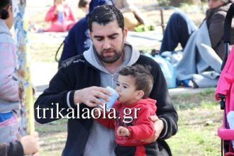 Εγκλωβισμένοι πρόσφυγες στα Τρίκαλα - ΒΙΝΤΕΟ