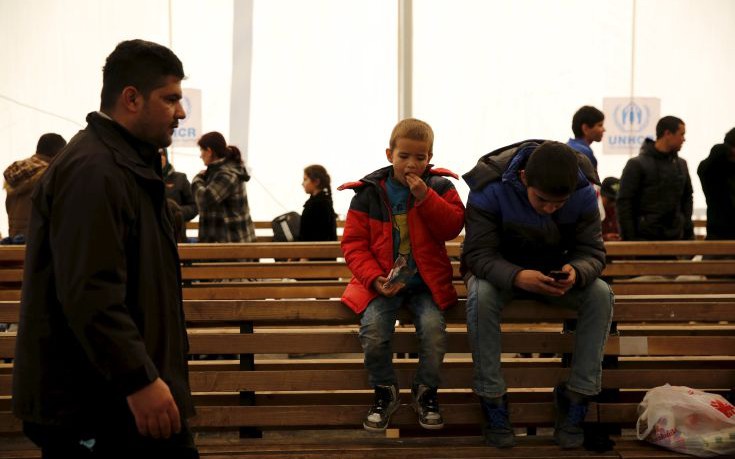 Η Κομισιόν δίνει 12,7 εκατ. ευρώ στην Ελλάδα για κέντρα προσφύγων