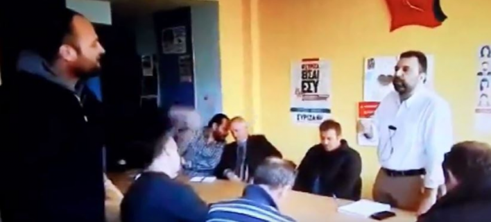 Bουλευτής ΣΥΡΙΖΑ χτύπησε το χέρι στο τραπέζι σε εξοργισμένους αγρότες στη Σπάρτη - BINTEO