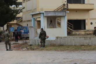 Κέντρο υποδοχής προσφύγων στην Σίνδο: Για ανοργανωσιά και προχειρότητα κατηγορούν την κυβέρνηση 3 δήμαρχοι
