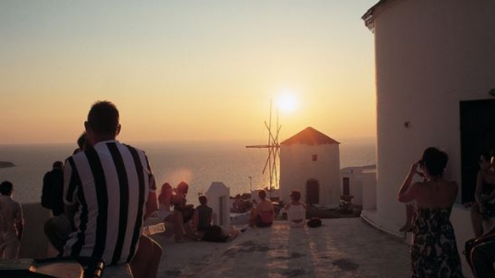 Προβλέψεις για «βουτιά» στα τουριστικά έσοδα