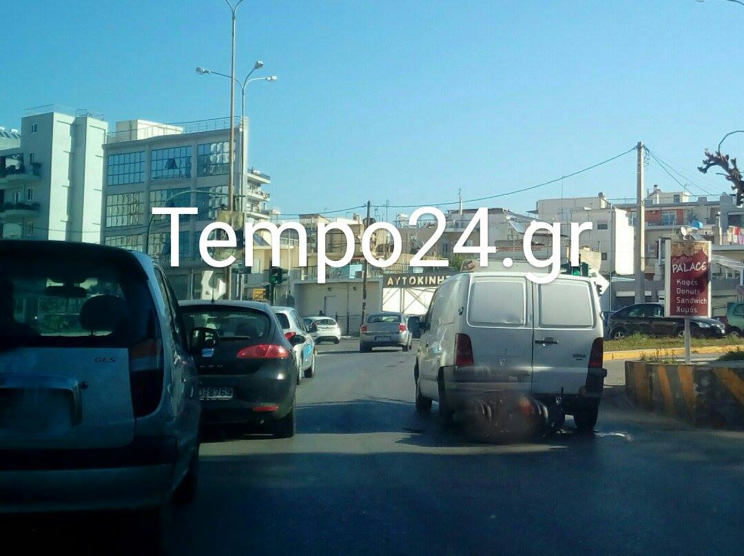 Πάτρα: Μηχανάκι βρέθηκε στις ρόδες ενός ΙΧ - Τροχαίο στον κόμβο Κουρτέσι ΦΩΤΟ