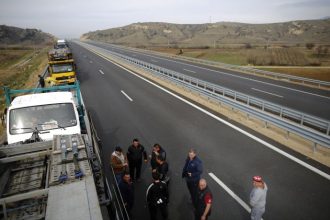 Επ’ αόριστον αποκλεισμός του Προμαχώνα για τα φορτηγά