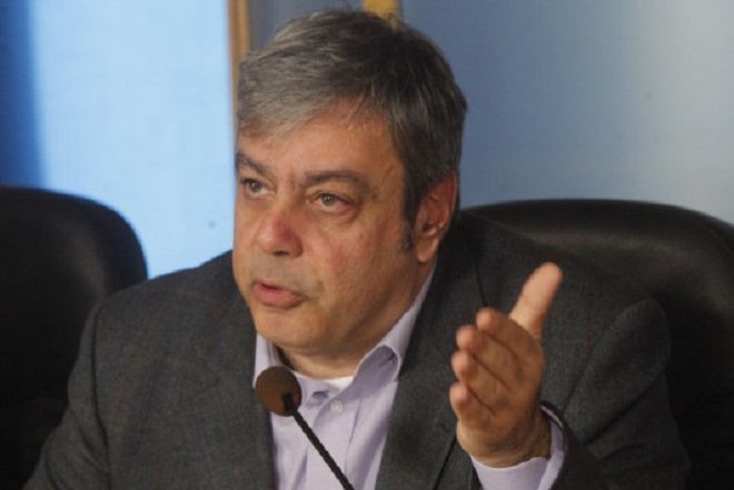 Επιμένει ο υπουργός Βερναρδάκης ότι τα ΜΜΕ αποτελούν κίνδυνο για την Δημοκρατία