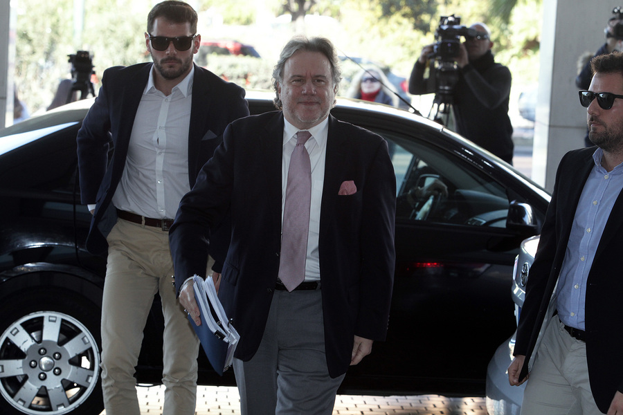Παζάρι για τις περικοπές στις συντάξεις
