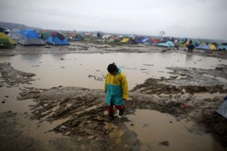 ΟΣΕ: 20 κλινάμαξες μεταφέρονται στην Ειδομένη για τους πρόσφυγες