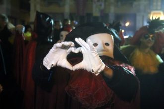 Βιαστής στο καρναβάλι της Ξάνθης - ΔΕΙΤΕ ΒΙΝΤΕΟ