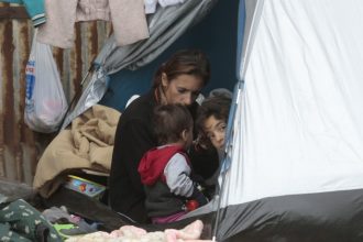 Αυξάνονται οι αιτήσεις για τα προγράμματα μετεγκατάστασης και οικογενειακής επανένωσης