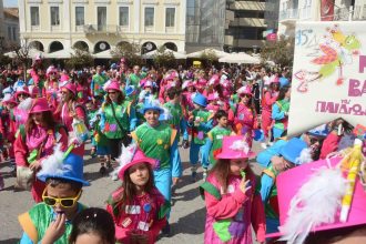 Πάτρα: ΔΕΙΤΕ ΦΩΤΟΓΡΑΦΙΕΣ από την παρέλαση του Καρναβαλιού των μικρών - Κέφι και χαμόγελα από χιλιάδες λιλιπούτειους Καρναβαλιστές