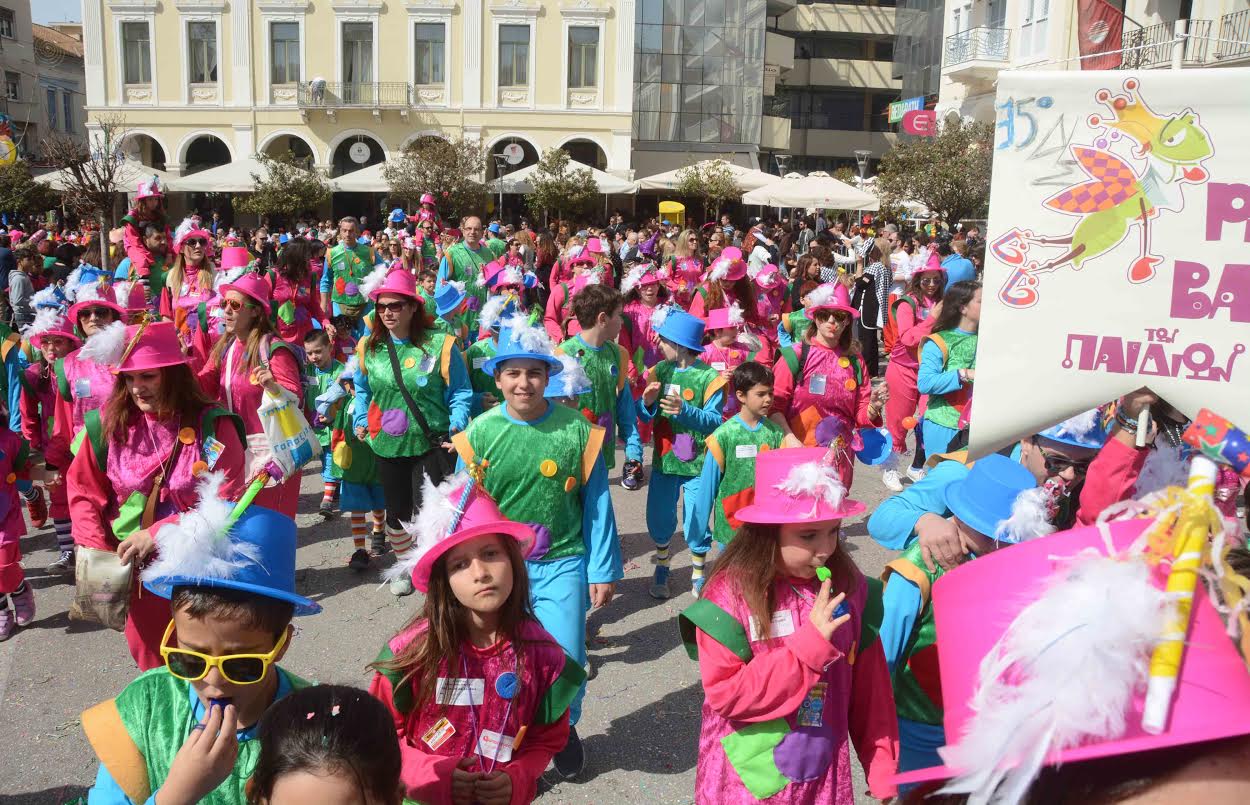 Πάτρα: ΔΕΙΤΕ ΦΩΤΟΓΡΑΦΙΕΣ από την παρέλαση του Καρναβαλιού των μικρών - Κέφι και χαμόγελα από χιλιάδες λιλιπούτειους Καρναβαλιστές