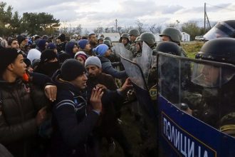 Επεισόδια στην Ειδομένη με τους πρόσφυγες - ΔΕΙΤΕ ΒΙΝΤΕΟ