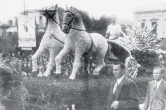 Οταν η Αθήνα υποκλίθηκε στη νέα βασίλισσα του Καρναβαλιού