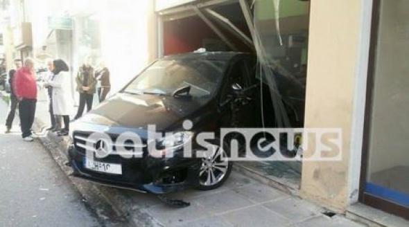 Ηλεία: Στάθμευση με την... όπισθεν - ΔΕΙΤΕ ΒΙΝΤΕΟ