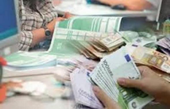 Ποιοι και πόσο θα επιβαρυνθούν από την μείωση του αφορολογήτου