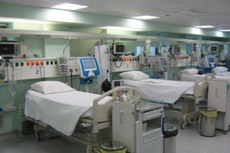 ΣΟΚ: Χτυπούσε τον 5χρονο με σκουπόξυλο ο εραστής της μητέρας του - Κρίσιμη η κατάσταση του - ΒΙΝΤΕΟ