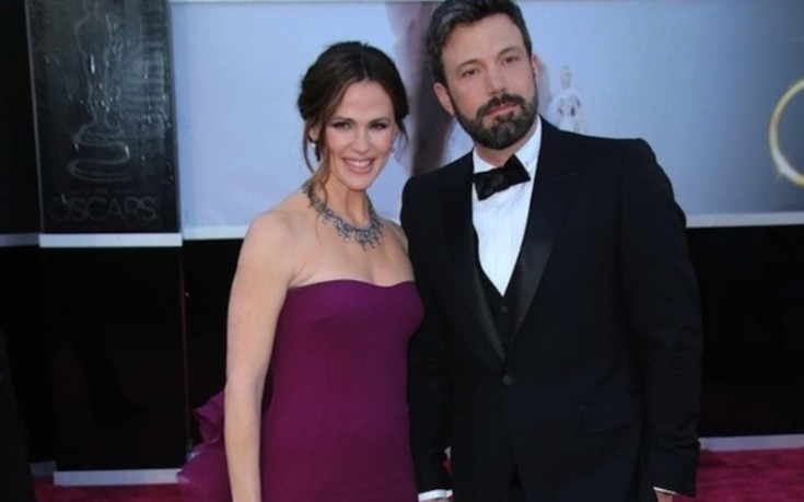 Χωρισμένοι αλλά κάτω από την ίδια στέγη