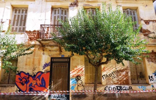 Κατέρρευσε σεισμόπληκτο στο κέντρο του Αιγίου