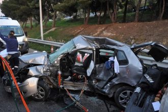 Σφοδρή σύγκρουση οχημάτων στην Αθηνών - Πατρών