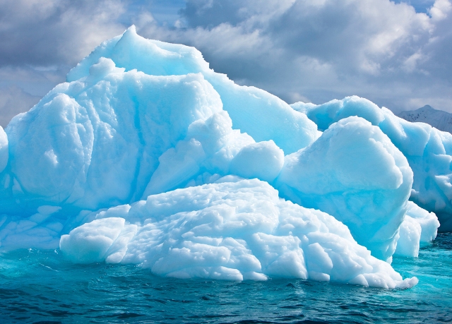 Η υψηλές θερμοκρασίες Φεβρουαρίου και Μαρτίου λιώνουν τους πάγους στον Αρκτικό Ωκεανό