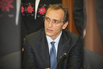 Ένταλμα σύλληψης για τον Μπόμπολα στην Κύπρο