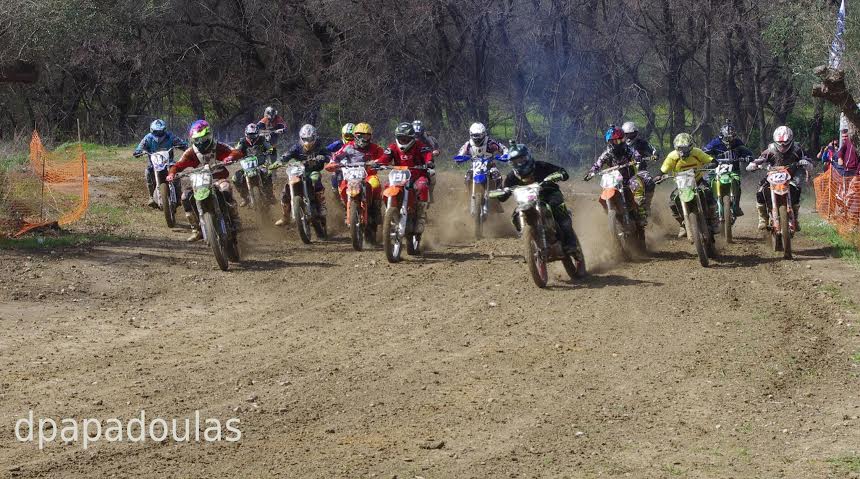 Πλούσιο θέαμα στην πίστα Moto Cross στο Μολύκρειο - ΦΩΤΟΓΡΑΦΙΕΣ