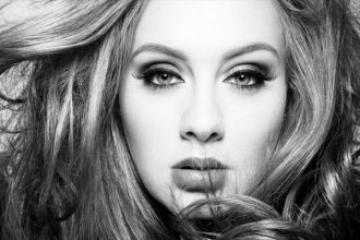 H Adele τραγούδησε και έκλαψε για τις Βρυξέλλες - ΔΕΙΤΕ ΒΙΝΤΕΟ