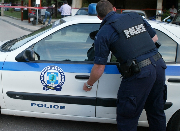 Πάτρα: Η επίσημη ανακοίνωση της ΕΛ.ΑΣ για τη σύλληψη του 16χρονου που πέταξε την Ελληνική Σημαία