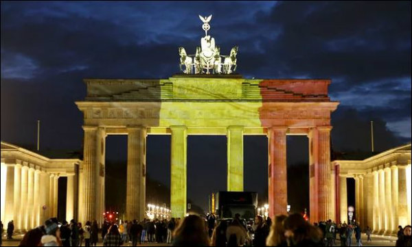 Μνημεία της Ευρώπης "ντύθηκαν" στα χρώματα του Βελγίου