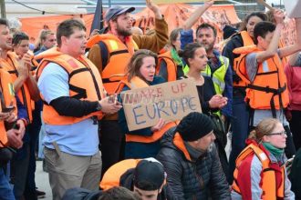 "Θερμή" υποδοχή από τους πρόσφυγες με συνθήματα στην Αμερικανίδα αναπληρώτρια Υπουργό Εξωτερικών - ΦΩΤΟΓΡΑΦΙΕΣ