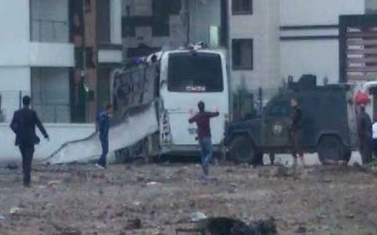 Τουρκία: Νεκροί τέσσερις αστυνομικοί από την έκρηξη στο Ντιγιάρμπακιρ