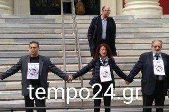 Πάτρα: Με ανθρώπινη αλυσίδα κύκλωσαν τα Δικαστήρια οι δικηγόροι -ΔΕΙΤΕ ΦΩΤΟΓΡΑΦΙΕΣ