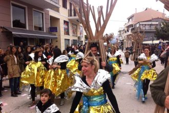 Μία στολή που παραπέμπει στο δράμα των προσφύγων στο Αχαγιώτικο Καρναβάλι 2016 - ΔΕΙΤΕ ΦΩΤΟΓΡΑΦΙΕΣ και ΒΙΝΤΕΟ