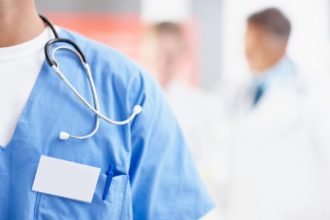 Αντιδρούν και οι γιατροί στη δήλωση Κουρουμπλή για τα… κιλά