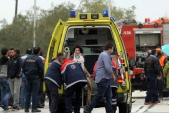 Αχαΐα: Αυτοκίνητο βγήκε από την πορεία του και έπεσε σε μάντρα - Τέσσερις τραυματίες από το ατύχημα (ΝΕΟΤΕΡΑ)