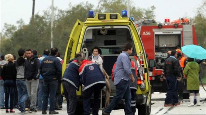 Αχαΐα: Αυτοκίνητο βγήκε από την πορεία του και έπεσε σε μάντρα - Τέσσερις τραυματίες από το ατύχημα (ΝΕΟΤΕΡΑ)