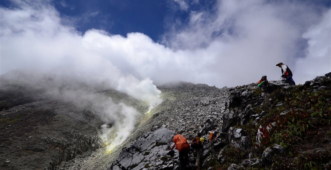 Απομακρύνθηκαν 1000 τουρίστες από το όρος Άπο