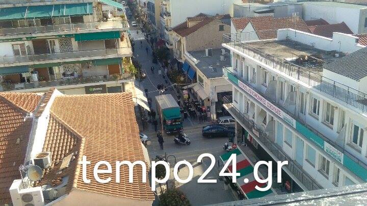 Πάτρα: Τώρα και τα φορτηγά μπαίνουν στον πεζόδρομο της Ρήγα Φεραίου