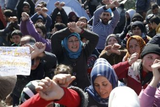 Έκκληση προσφύγων στην Ειδομένη: Μέρκελ, βοήθησέ μας