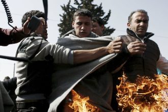 Πρόσφυγες επιχείρησαν να αυτοπυρποληθούν - Διεκομίσθησαν στο Νοσοκομείο