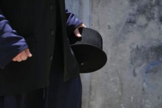 ΣΟΚ: 81χρονος Ιερέας προσπάθησε να φιλήσει κοπέλα στο κέντρο των Χανίων