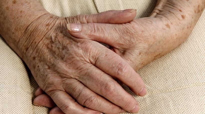 Πάτρα: Άφησαν τυφλή χωρίς σύνταξη - Τη διέκοψαν αυθαίρετα και την έχουν μπλέξει σε έναν κυκεώνα γραφειοκρατίας